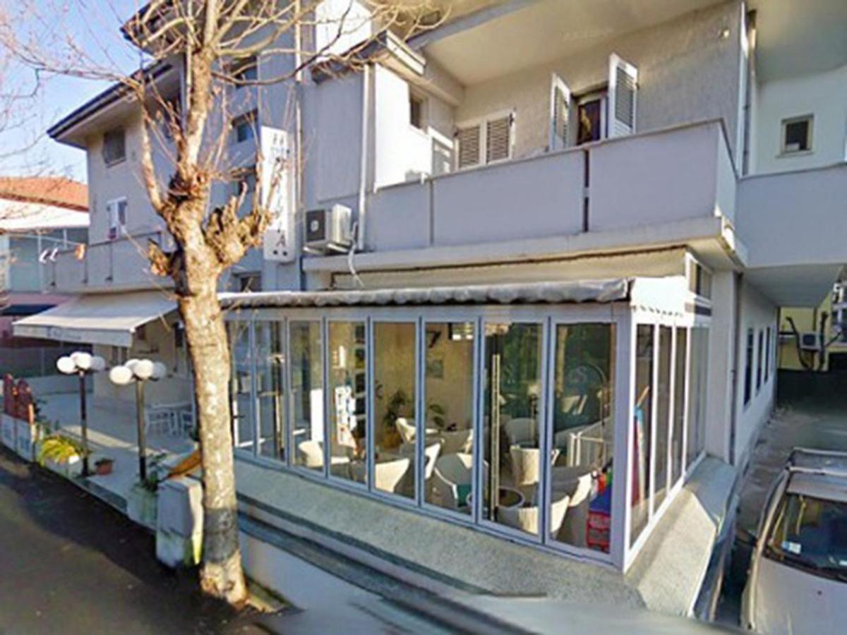 Hotel Silvia Viserbella di Rimini Bagian luar foto