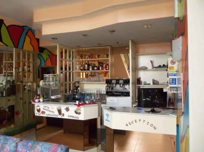 Hotel Silvia Viserbella di Rimini Bagian luar foto
